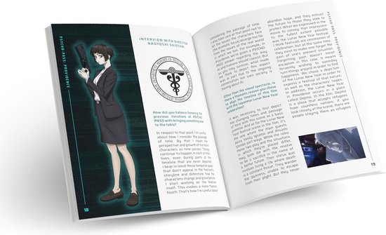 Binnenpagina's van het PSYCHO-PASS: Providence Blu-ray artbook met afbeeldingen en tekst.