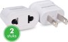 Twee witte Travelhawk reisadapters met EU naar VS stekkers. Links de adapteringang, rechts de Amerikaanse stekker. 2 stuks.