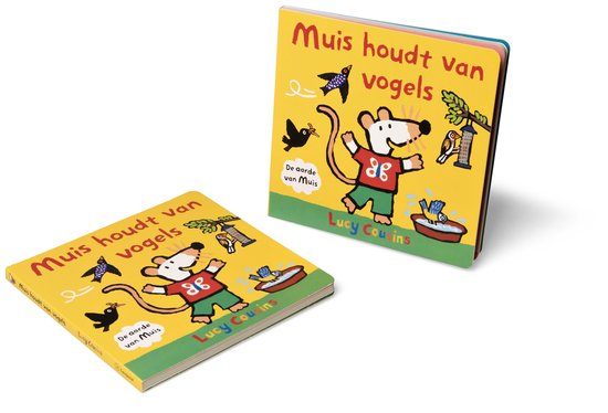 Twee kinderboeken getiteld 'Muis houdt van vogels' van Lucy Cousins. Eén ligt plat, de ander staat rechtop.