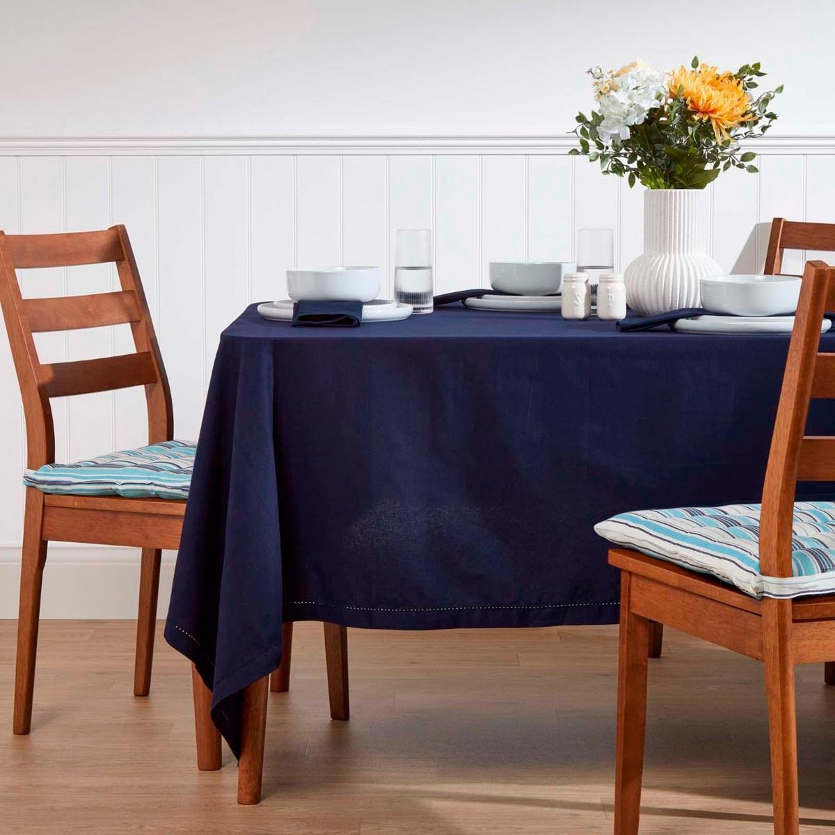 Homescapes tafelkleed donkerblauw - 137 x 137 cm, 100% katoen