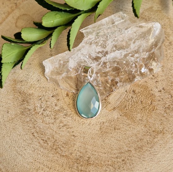 Zilveren hanger met ronde blauwe Chalcedoon in strakke setting