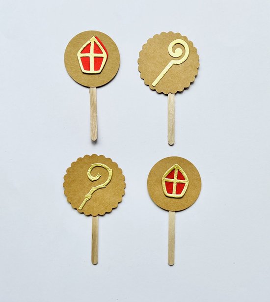 Foto: Sint mijter en staf cupcake prikkers perfecte sinterklaas decoratie 