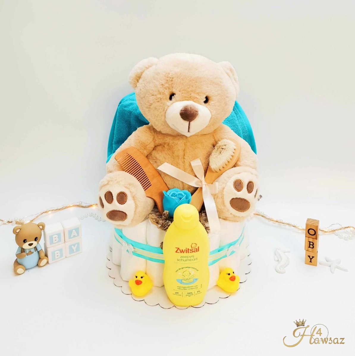 Goedkoopste Luiertaart 33 stuks - Grote knuffel - kraamcadeau - Hawsaz.nl Cadeau - 25 luiers newborn - Babycadeau - Babygeschenkset - Knuffel 30 cm - Badcape - Babyshower - Gepersonaliseerde - Zwitsal Verzorging