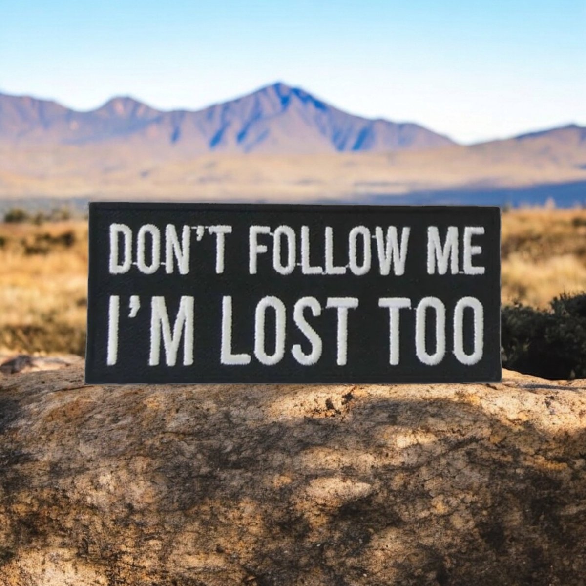 Carnavalsembleem "Dont follow me, i m lost too"