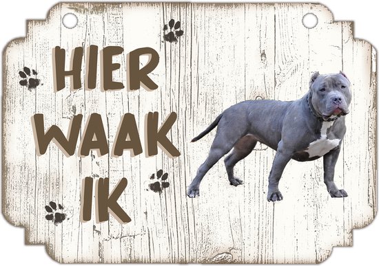 Hier Waak Ik: Amerikaanse Bully | Waakbord | Spreukenbord | Hondenras | Hond | Betreden op eigen risico | Pas Op Voor De Hond | Deurbordjes | Bewaker Van Dit Huis