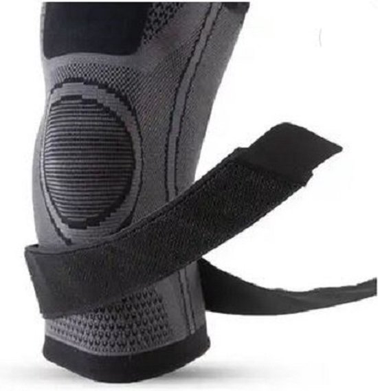 Grijze kniebrace met zwarte verstevigingen en klittenbandstrap.