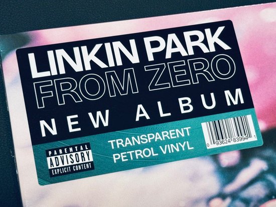 Linkin Park "From Zero" nouvel album, autocollant "Parental Advisory Explicit Content".