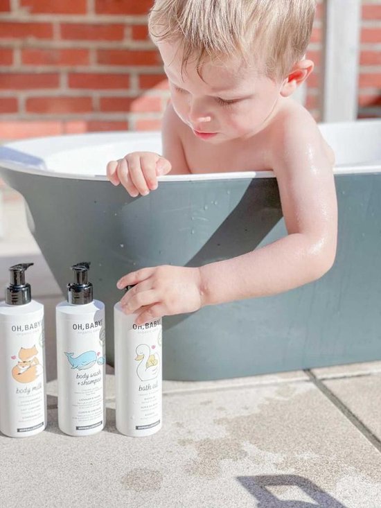 Oh, Baby! Gevulde Toilettas (3*250ml)| Natuurlijk, biologisch & vegan voor baby's en kinderen - Body Wash & Shampoo + Badolie + Lichaamsmelk + Gratis Toilettasje van Naïf — afbeelding 5