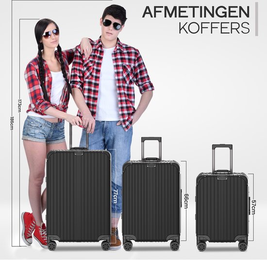 Een man en vrouw staan naast drie zwarte koffers. Afmetingen 185cm, 173cm en 77cm.