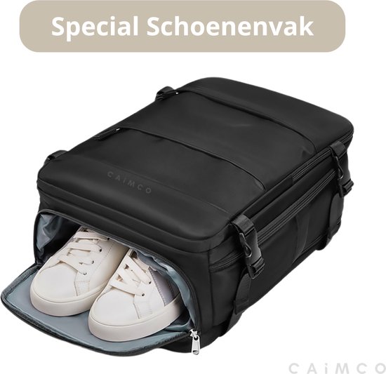 Zwarte rugzak met een open compartiment voor witte sneakers met grijze accenten.