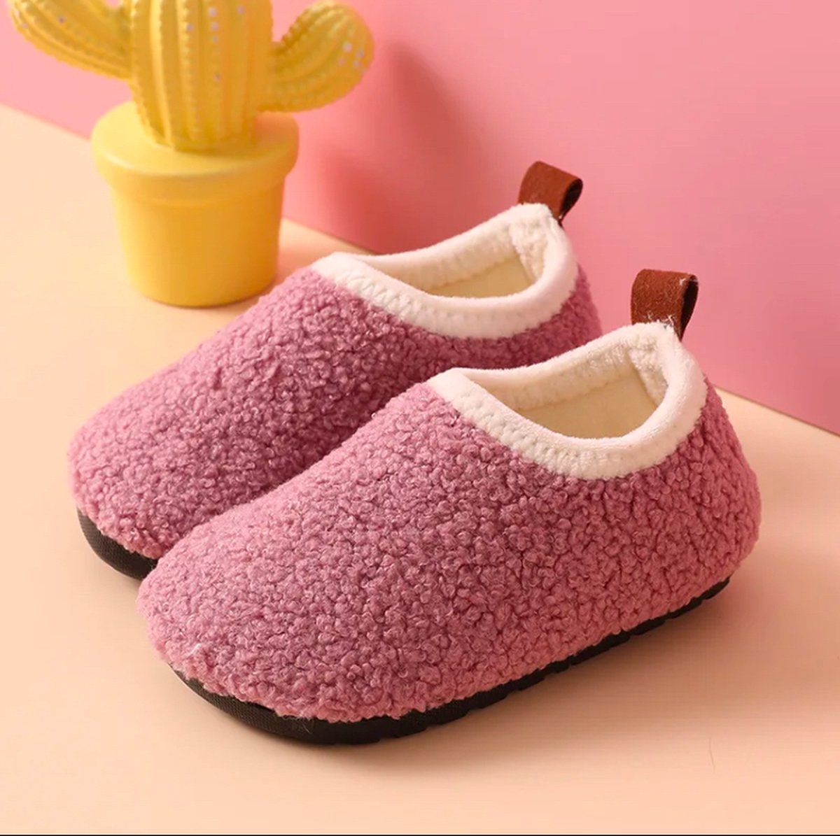 Kindersloffen van Baby-Slofje - Sloffen Kinderen - Pantoffels - Roze/lila - maat 34/35 - Anti slipzool - warme voeten - warme sloffen voor kinderen