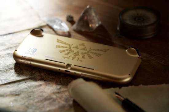 Nintendo Switch Lite - Hyrule Edition - Hylian Crest - 12 maanden Nintendo Switch Online + Uitbreidingspakket