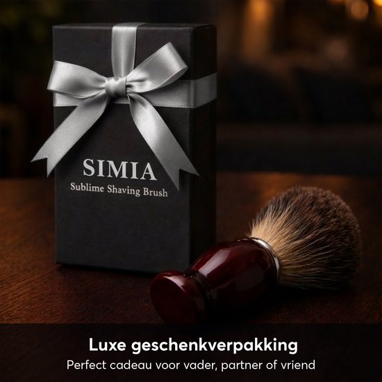 Zwarte geschenkdoos met zilveren strik, met daarin de SIMIA Sublime Shaving Brush.
