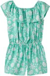 Groene playsuit met ruches aan de hals en wit tropisch bloemen- en bladerenpatroon.