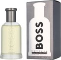 Een set van BOSS Bottled Eau de Toilette met een fles en verpakking.