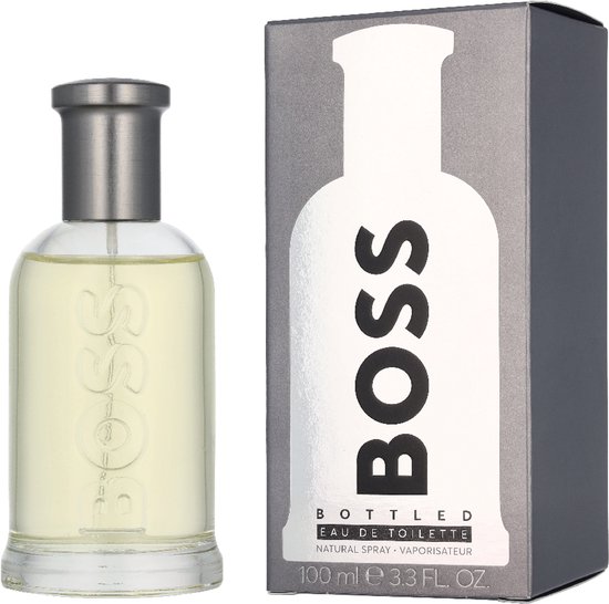 Een set van BOSS Bottled Eau de Toilette met een fles en verpakking.
