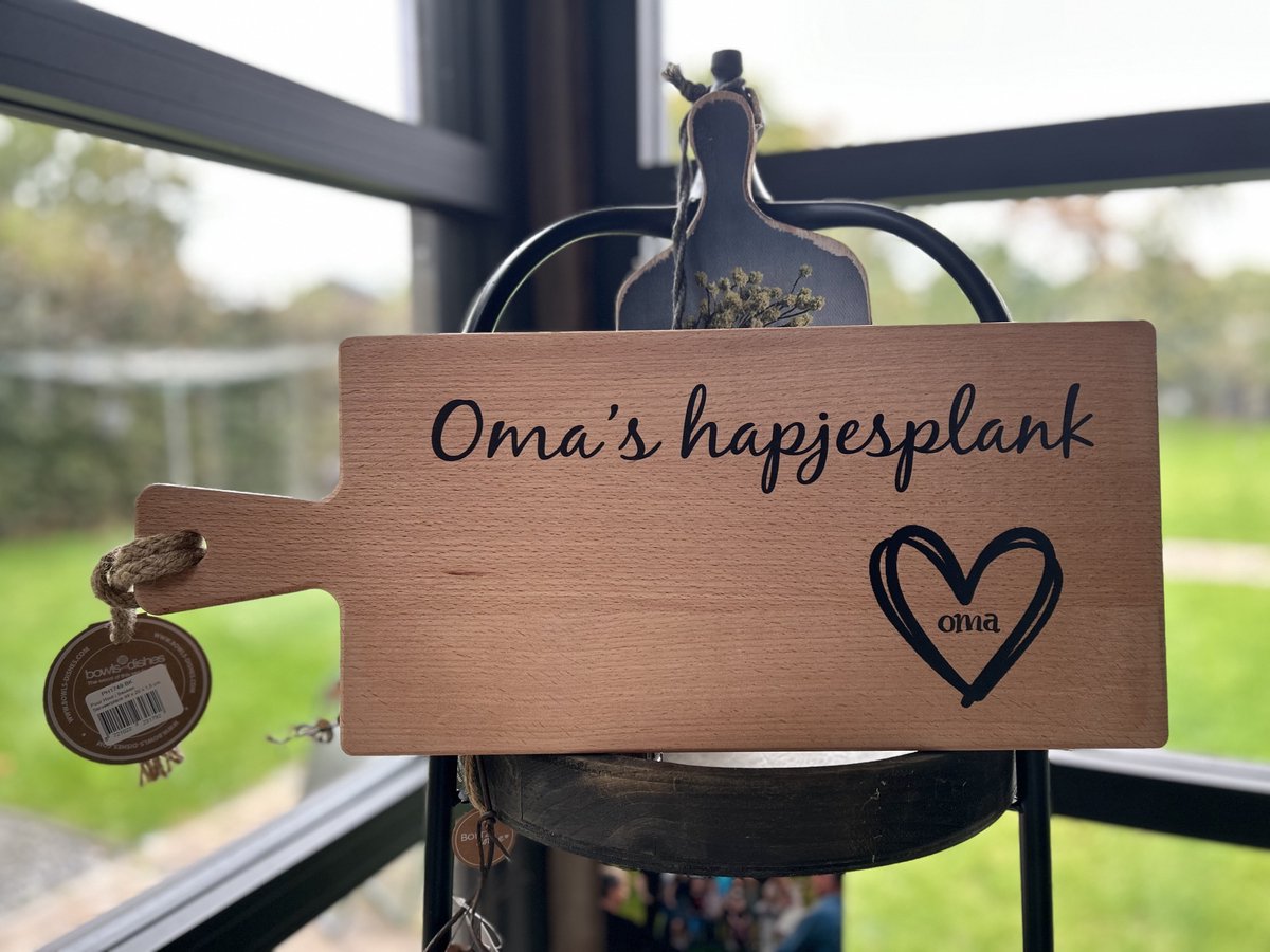 Creaties van hier - Serveerplank - Hartje Oma's Hapjesplank - 55 cm - Hout