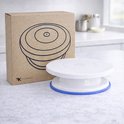 Wit draaibaar taartplateau met blauwe rand en kartonnen verpakking met Flokoo logo.