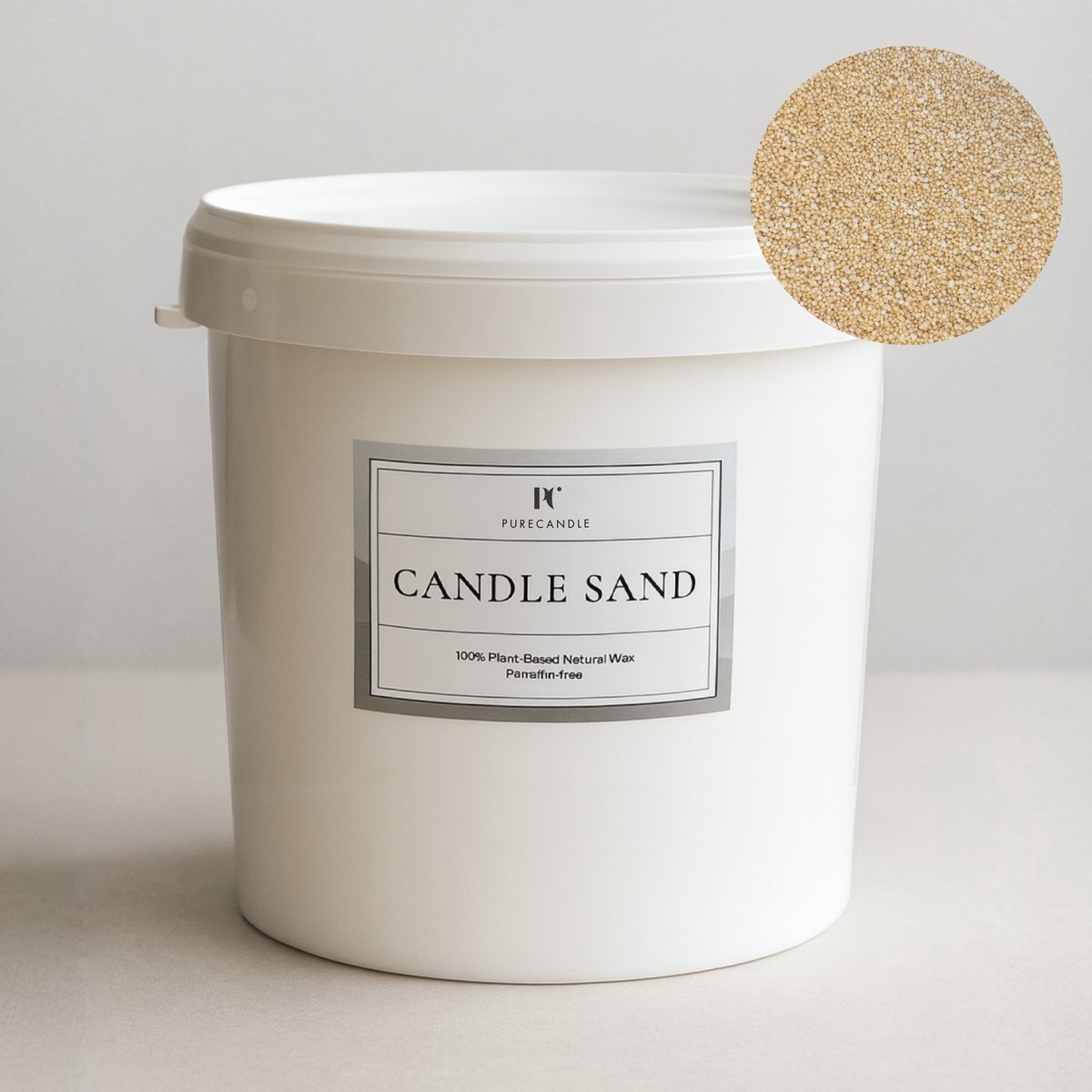 Kaarsenzand Bucket Beige van PureCandle– 15kg (26L) – Incl. 480 Lonten - Bulkverpakking Kaarsenzand - Zandkleur - Grootverpakking Kaarspoeder - Kaars voor bruiloften en evenementen - Poederkaars - Kaars parels