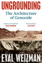 Boekomslag met de titel 'UNGROUNDING De Architectuur van Genocide'. De afbeelding toont een verontrustende opname van een bouwplaats of opgravingslocatie.