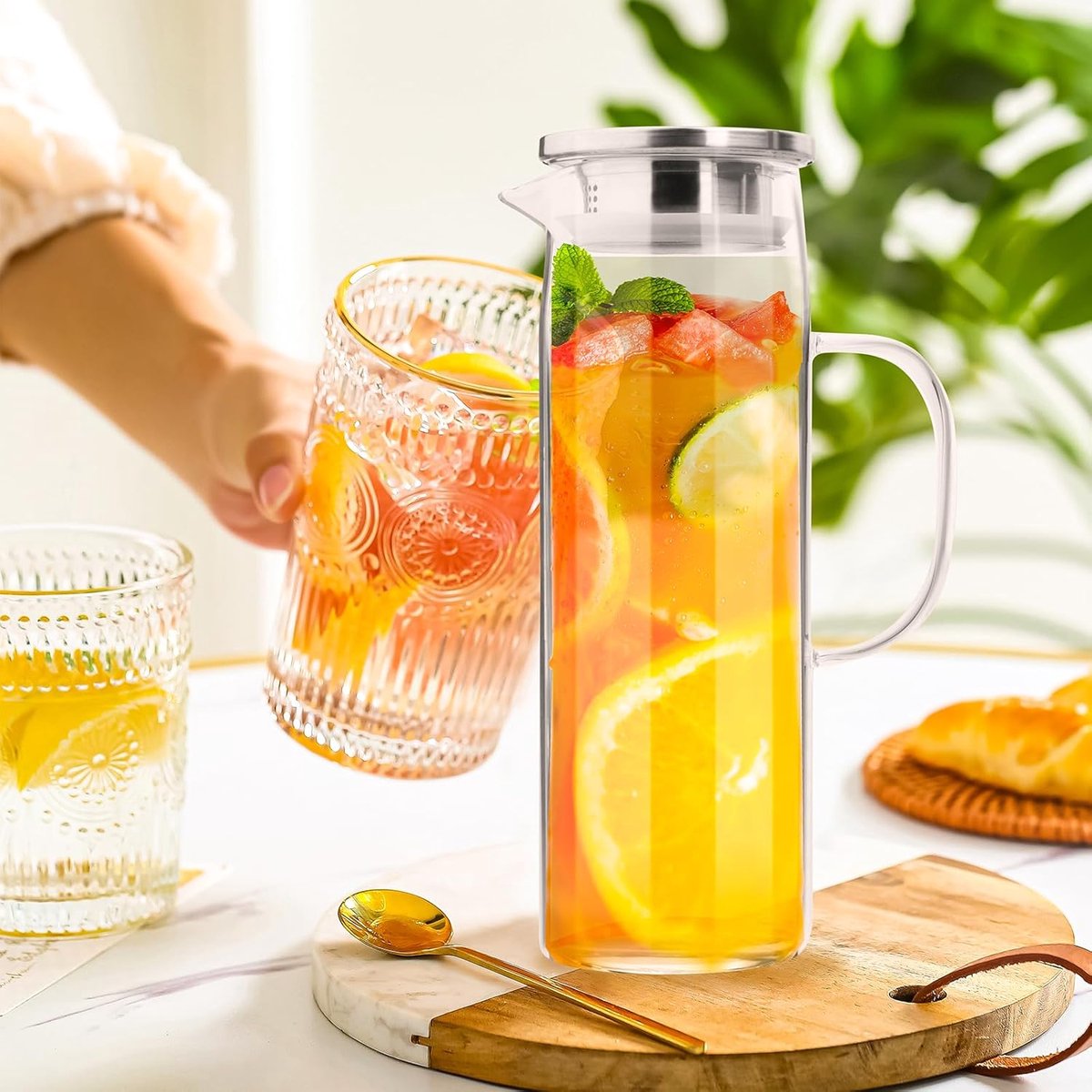QTTVBTNA – 1 Stuk Glazen Waterkan met Deksel – Transparante Waterkaraf – Duurzame Glaskan voor Water, Sap en Drankjes – Praktische Waterkan voor Dagelijks Gebruik, Tafelserveren en Keuken – 1,5 Liter — cadeau in Cadeau-ideeën - foto 2