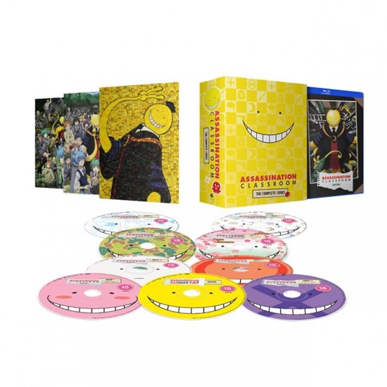 Een Blu-ray-box van Assassination Classroom: The Complete Series, met posters en discs met Koro Sensei-ontwerpen.