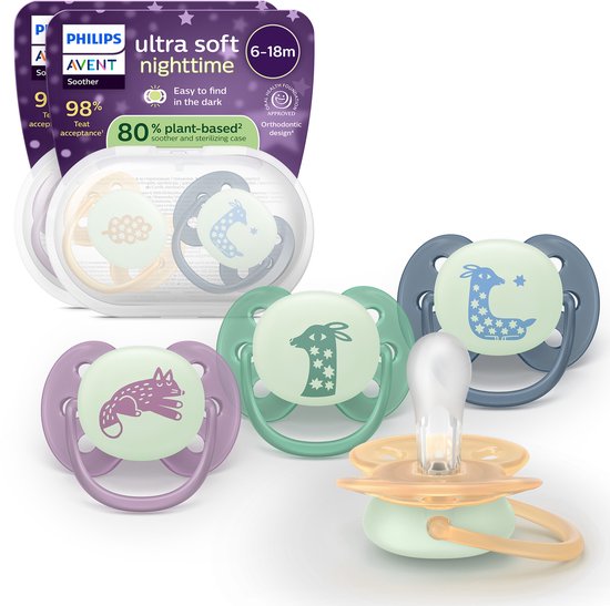 Vier Philips Avent fopspenen. Twee verpakt, met schildjes met een bosdier print. Een lichtgroene met een hert, een paarse met een vos, en een mosgroene met een hert.