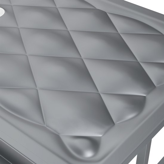Detail van het diamantvormige patroon op het grijze deksel van de uittrekbare afvalbak.