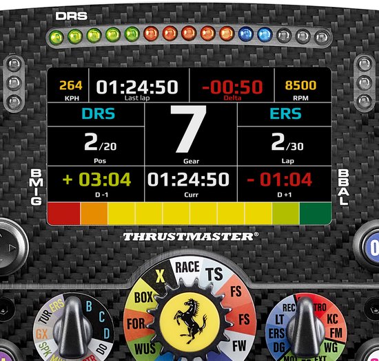Detail van het digitale display van een Thrustmaster F1 racestuur met race-informatie.