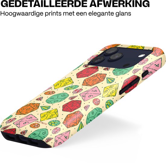 Telefoonhoes met een patroon van veelzijdige dobbelstenen in rood, oranje, groen, geel en roze, met daartussen edelstenen.