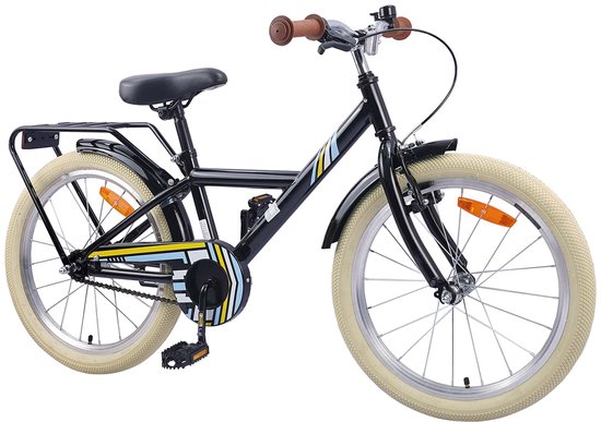 Zwarte kinderfiets met crème banden, bruine handvatten, bel en bagagedrager.