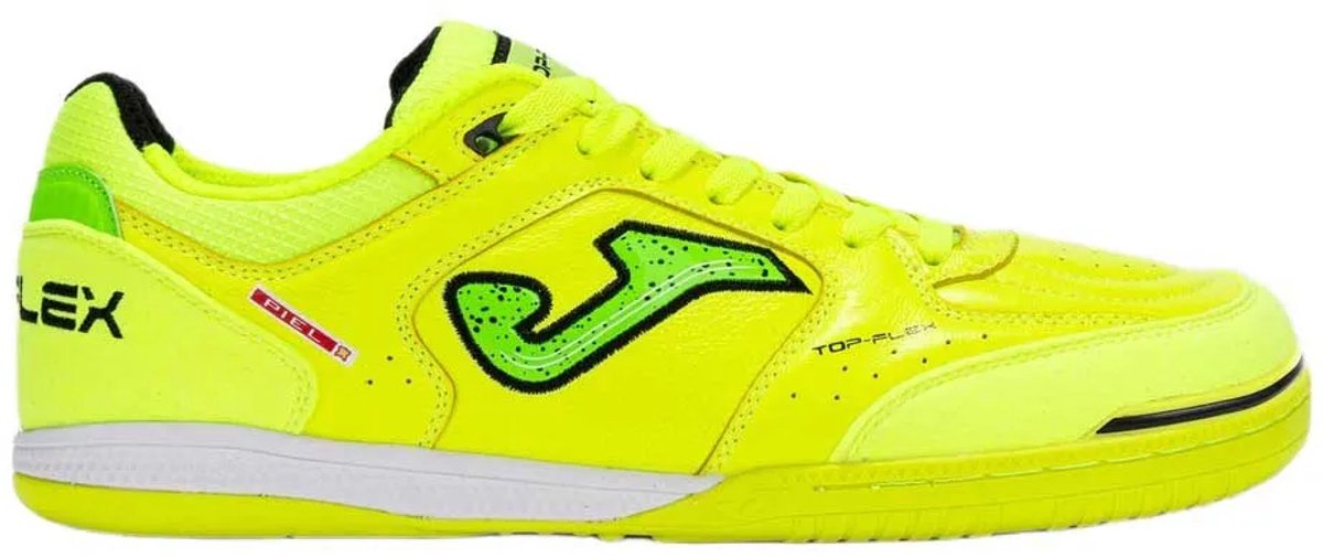 Joma Top Flex zaalvoetbalschoenen in felgeel met zwarte en groene accenten, ontworpen voor flexibiliteit en controle.