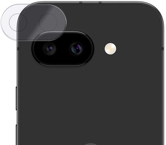 Glazen camera-beschermer die op de camera van een zwarte telefoon wordt geplaatst.