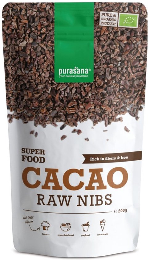 Verpakking met 'super food cacao raw nibs'. Zichtbaar de cacaonibs en informatie op de voorkant.