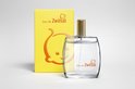 Flesje Eau de Zwitsal en gele verpakking met kindersymbool op witte achtergrond.