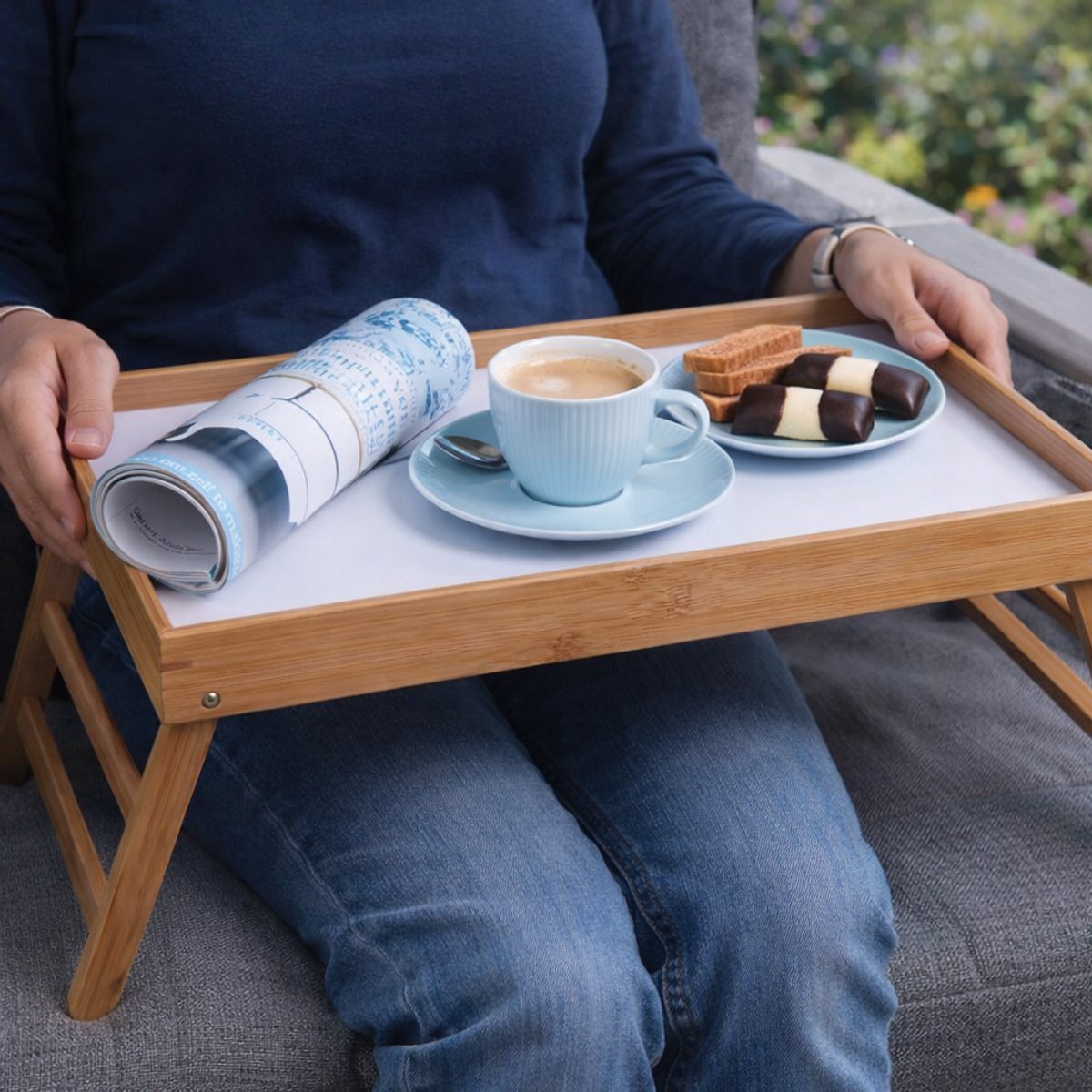 alpina Bamboe Dienblad met Opklapbare Poten – Houten Dienblad voor Ontbijt op Bed of Bank – 50x30x22 cm – Lichtgewicht en Stabiel – Serveren of Decoratie — cadeau in Koken & Dineren - foto 6