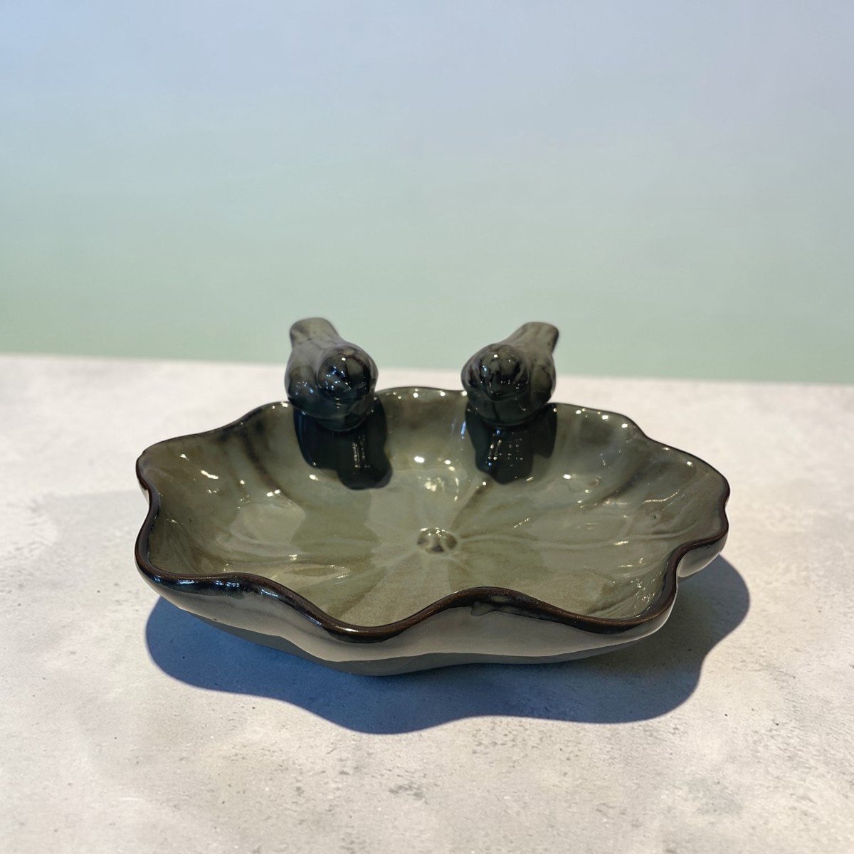 Countryfield vogelbad blauw van keramiek - 18,2x12,5cm – Decoratief tuinschaaltje met vogeltjes - housewarming cadeau - verjaardag