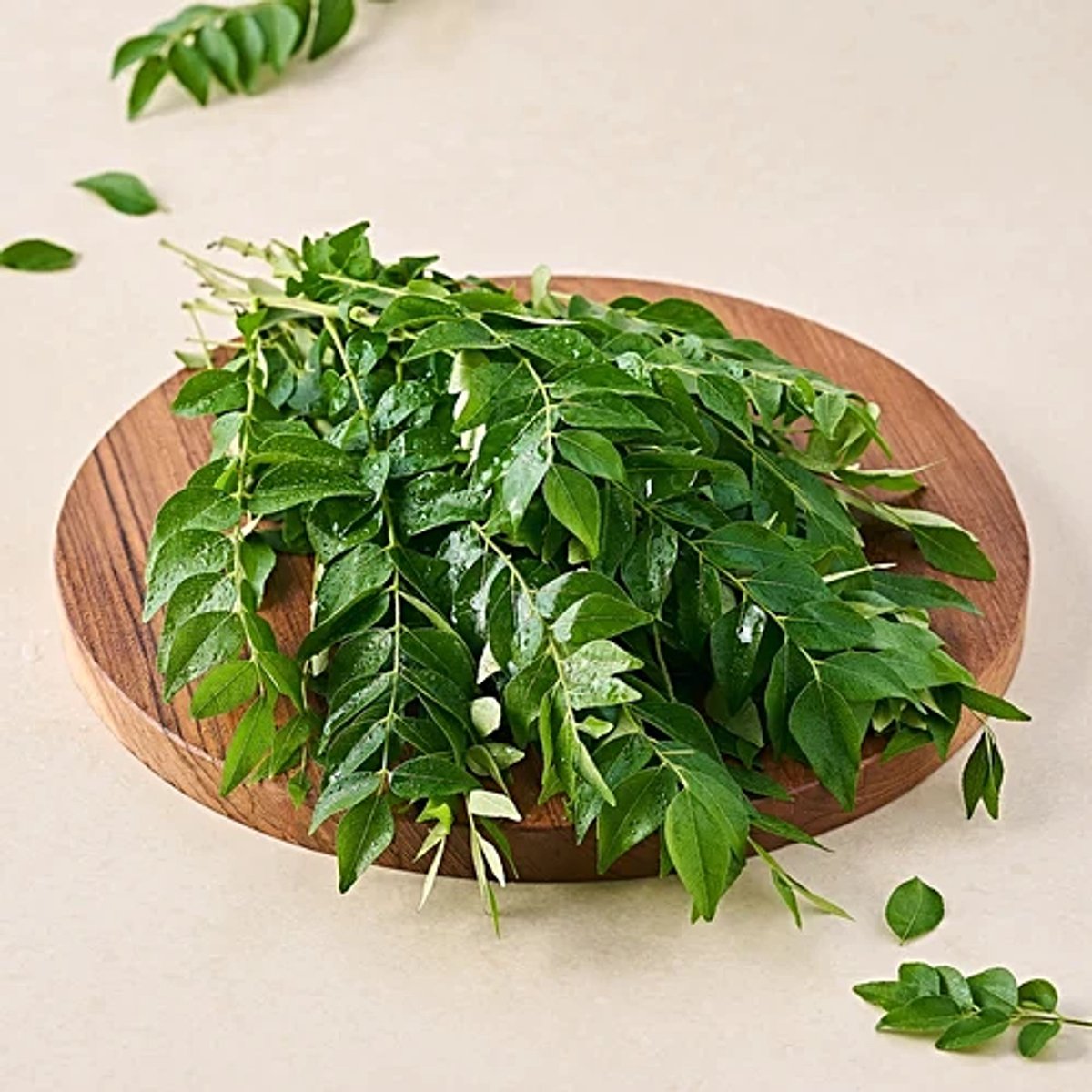 Verse Kerrieblaadjes 20 g - Curry Leaves Vers & Aromatisch | Indische & Zuid-Indiase Keuken | Voor Dal, Curry, Chutney & Temperen | Geen Poeder Verse Bladeren met Kajal Sticker