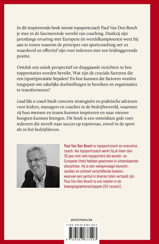 Paul Van Den Bosch, een topcoach, met bril, lachend, in een grijs pak.