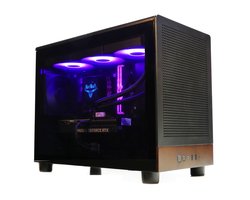 AMD Ryzen 7 7800X3D Mini Game PC|360 Waterkoeling met IPS LCD Movie Display!|ECHT Walnoothout|RTX 5070 12GB|32GB DDR5 RAM|1TB SSD|W11 PRO|Gamdias Athena M4M WOOD
