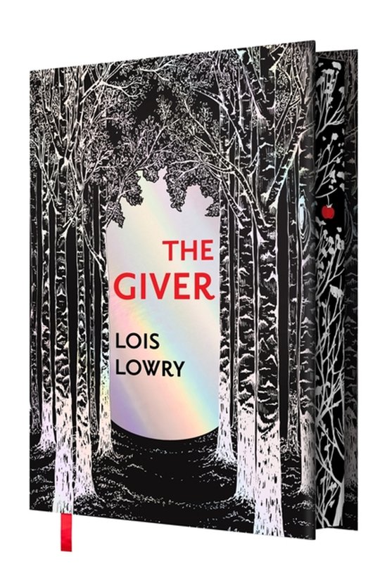 Lois Lowry's 'The Giver' Deluxe Collector's Edition boek met een zwart-wit bosontwerp en regenboogaccenten.