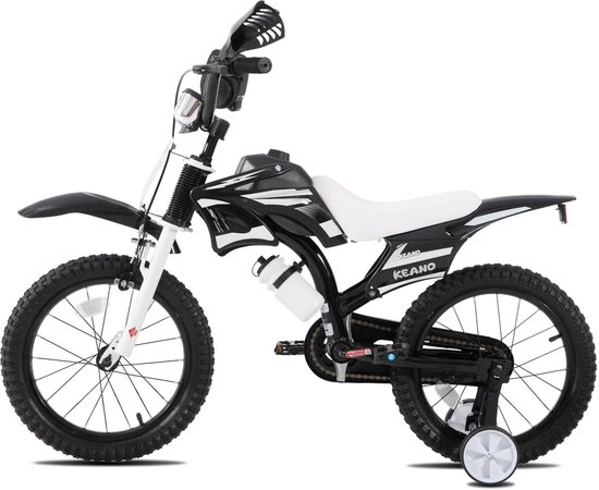 Zij-aanzicht van een zwarte en witte Keano kinderfiets met offroad-look, zijwieltjes en nummerplaat.
