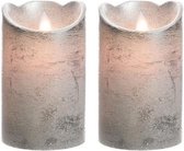 2x LED kaarsen/stompkaarsen zilver 12 cm flakkerend - Kerst diner tafeldecoratie - Home deco kaarsen