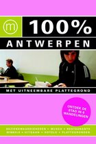 Twee jonge vrouwen zitten in een restaurant met het logo '100% Antwerpen' op de muur.