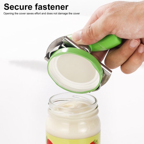 Hand houdt groene potopener vast die een glazen pot met witte deksel opent. Bevestiging is veilig.