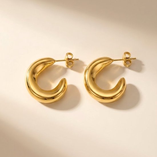Lundholm Boucles d'oreilles Dames Couleur Or Jewellery Puces Goud - Premium Stainless Steel Gold Plated - Luxe Boucles d'oreilles Dorées (1.35 cm) - Elegant Cadeau Femme My Sol Serie - cadeau anniversaire femme - Luxe Emballage Cadeau