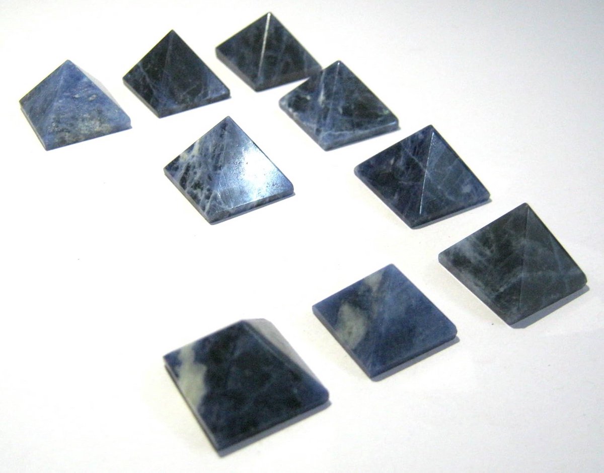 Set van 9 Mini Sodaliet Piramides voor Healing en Meditatie