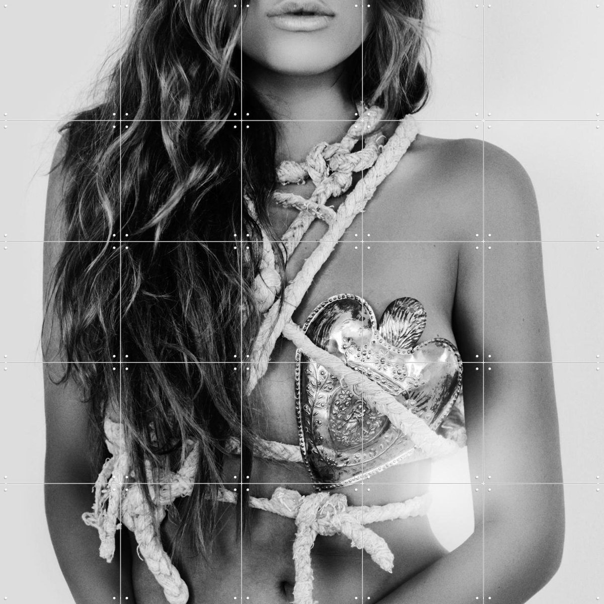 IXXI A Spy in the House of Love, STUDIO HANNAH LEMHOLT - 100 x 100 cm - Gratis ophangtool - Grote wanddecoratie en posters - Fotografie, Slaapkamer