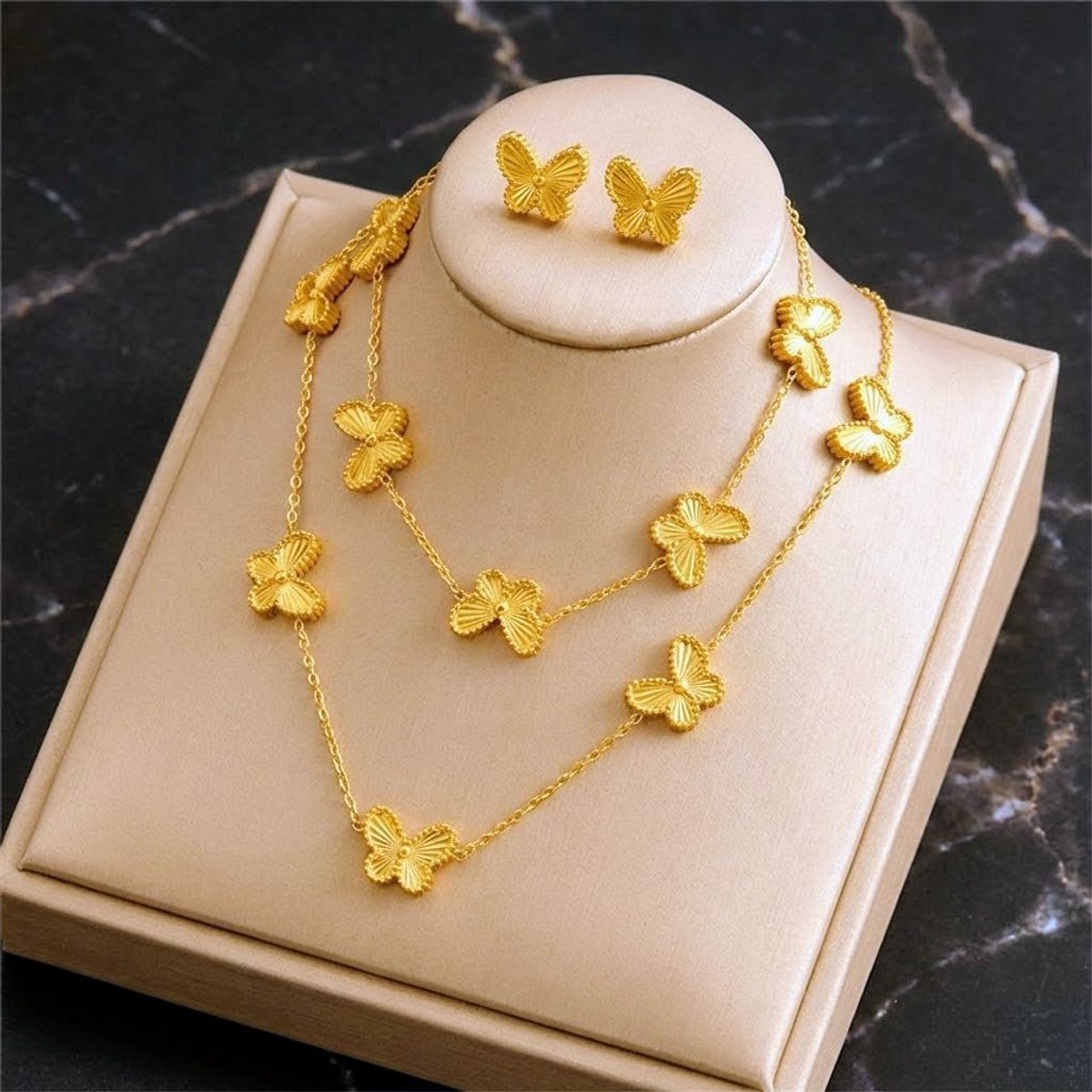 Glintweave – Roestvrijstalen Sieradenset met Vlinderdesign – 18K Verguld – Ketting, Armband & Oorstekers – Dames – Goud