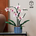 Orchidée LEGO aux fleurs blanches et cœurs roses dans un pot bleu, avec le logo LEGO.